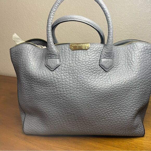 NWT/Burberry gray Leather Tote Bag
Vintage designer shoulder/tote handbag - Picture 12 of 13